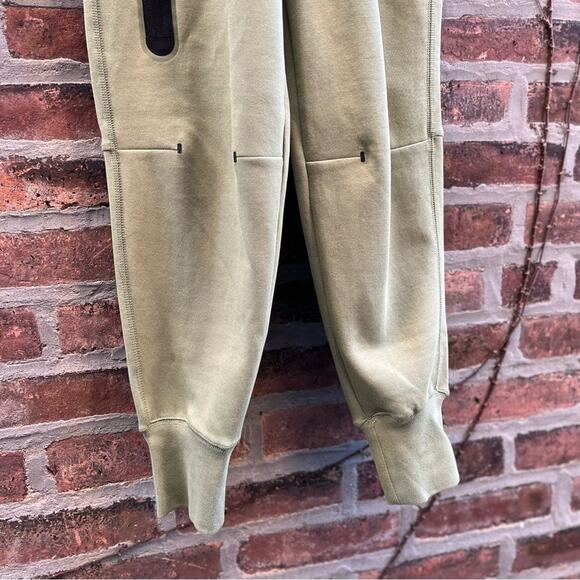 NEW Size XS Nike Sportswear Women's Tech Fleece Essential Jogger Alligator Black - Picture 6 of 10